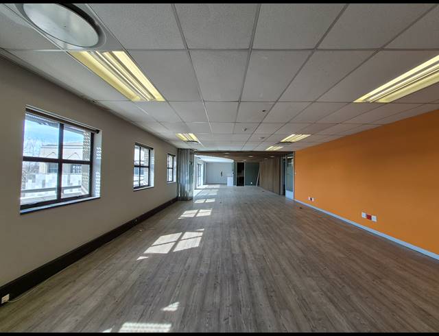 1,226M² OFFICE TO LET IN ILLOVO